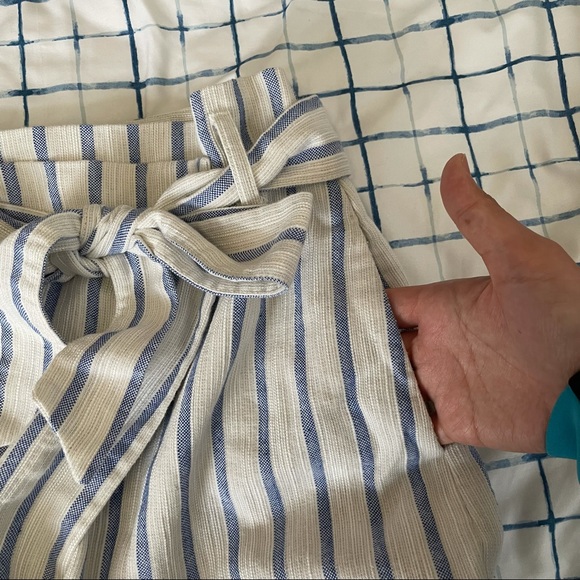 H&M mini linen skirt with pockets!! - Picture 5 of 6